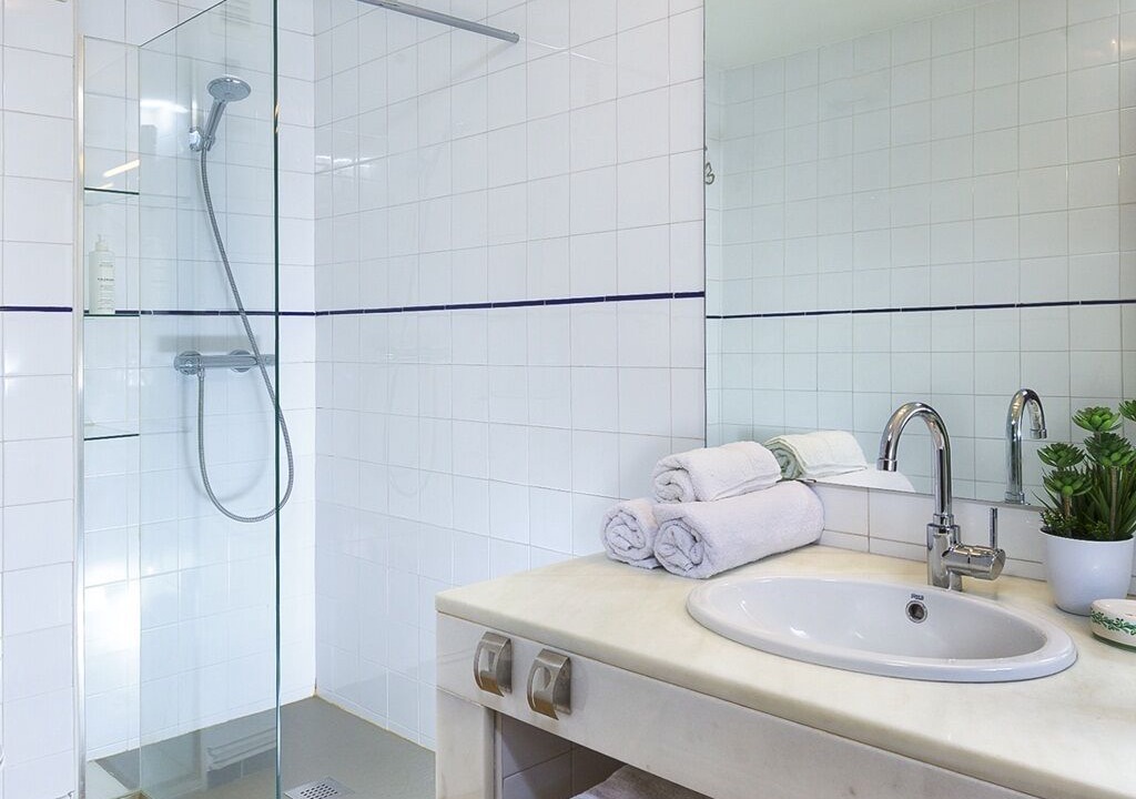Photo of Bathroom in Central District