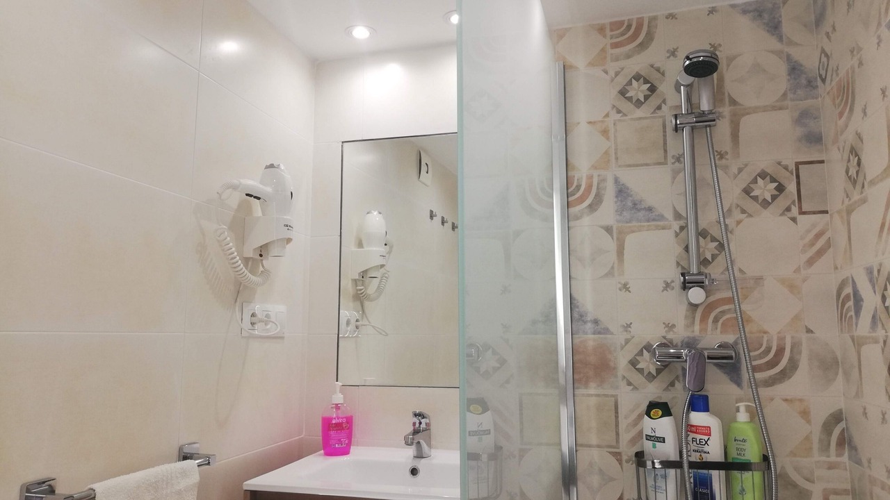 Photo of Bathroom in Quentar