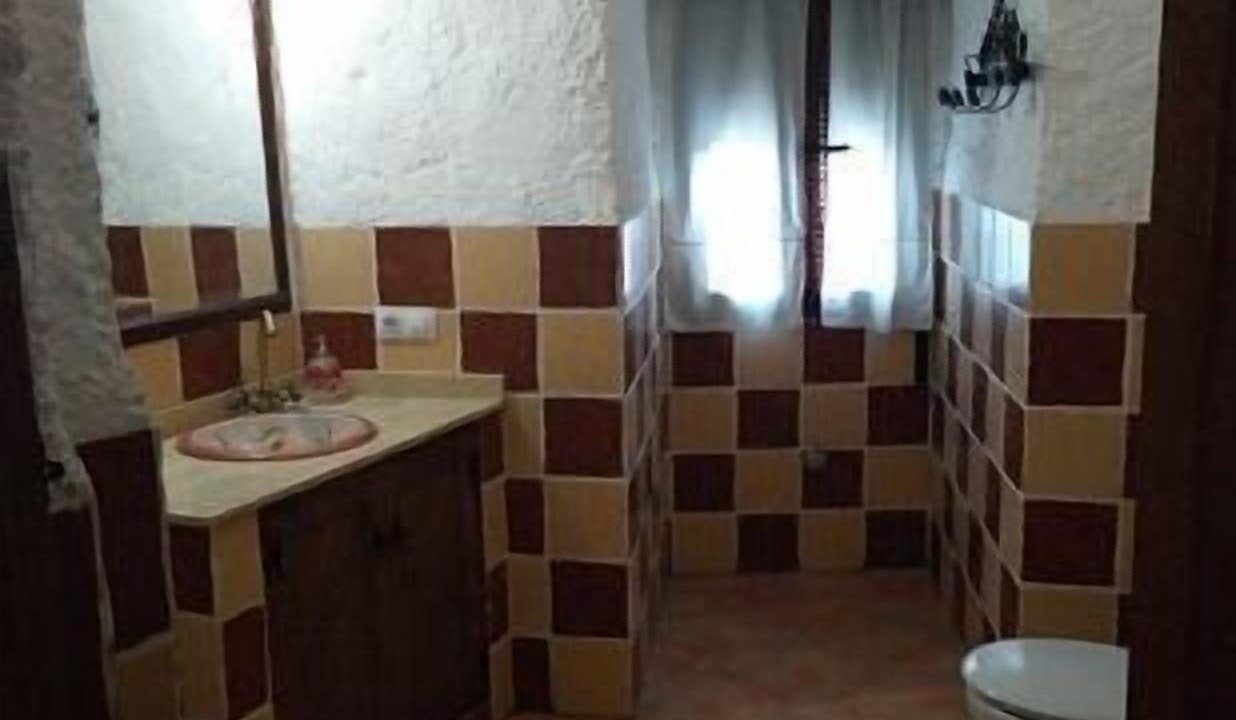 Photo of Bathroom in Cullar