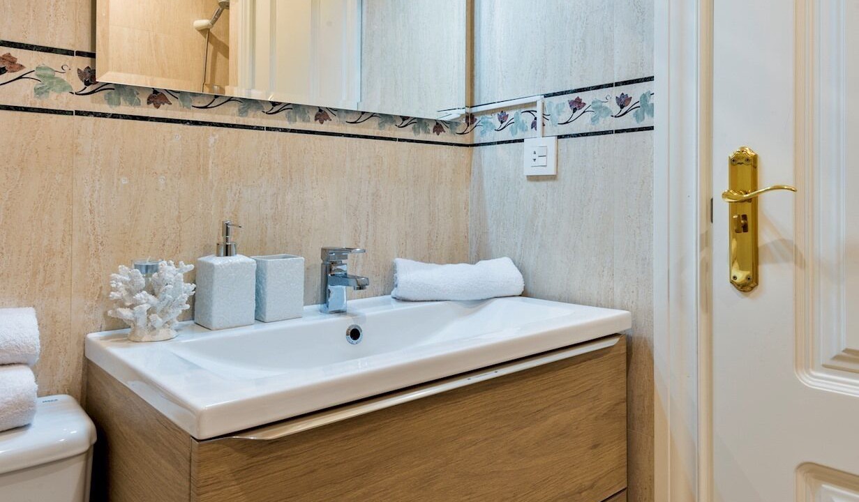 Photo of Bathroom in Central District