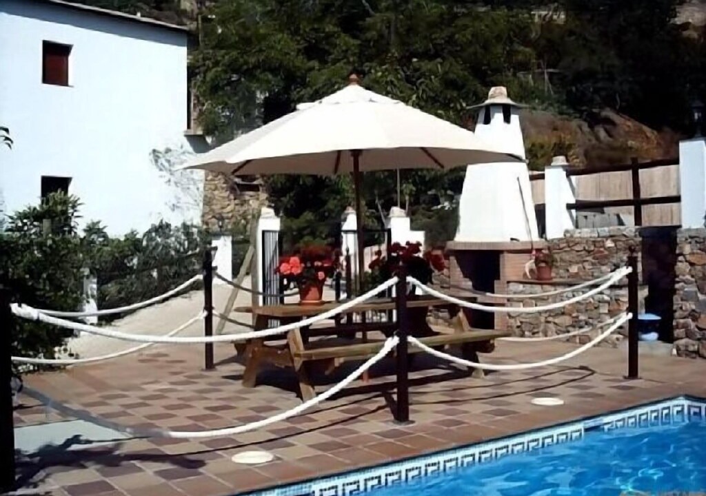 Photo of Others in Mecina Bombaron