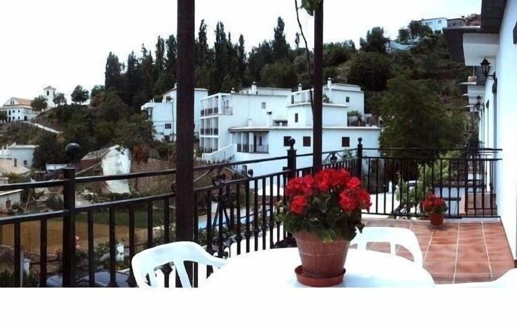 Photo of Others in Mecina Bombaron