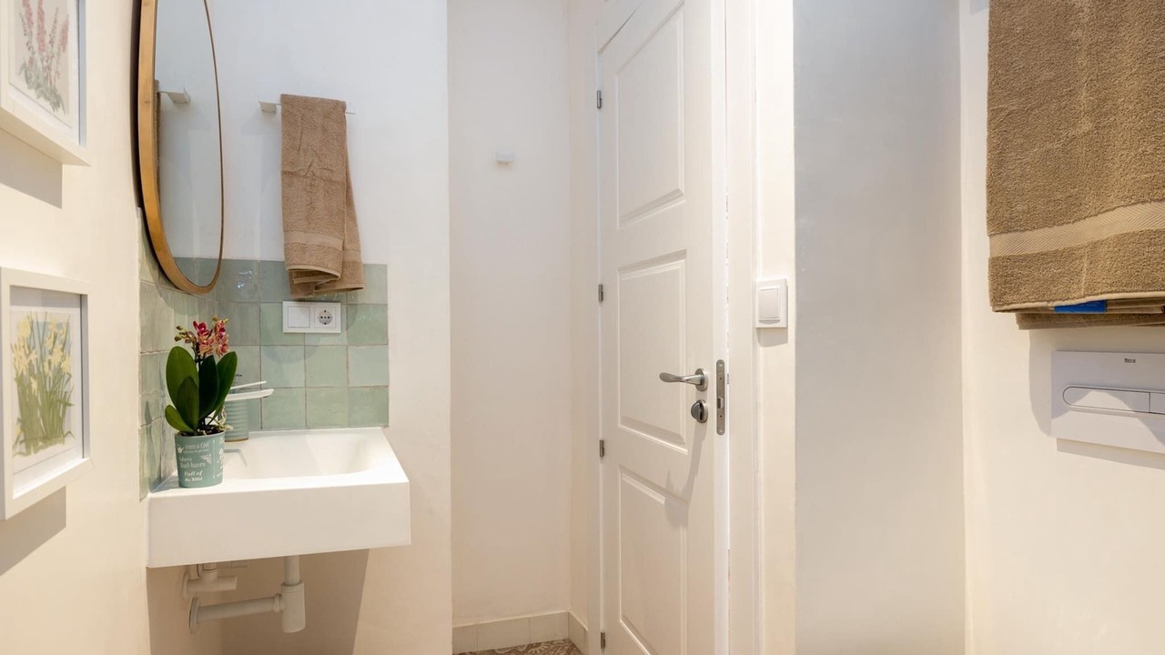 Photo of Bathroom in Central District