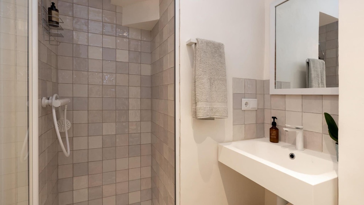 Photo of Bathroom in Central District