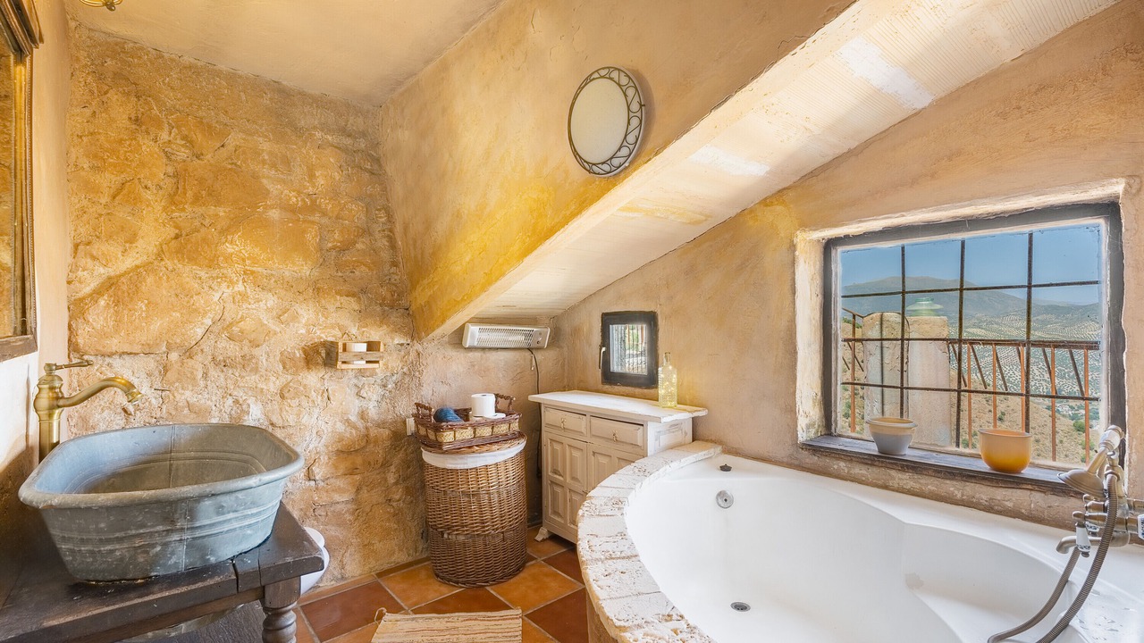 Photo of Bathroom in Algarinejo