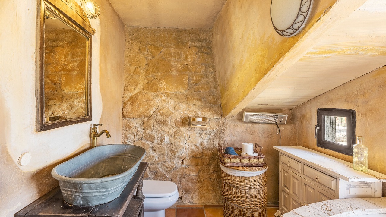 Photo of Bathroom in Algarinejo