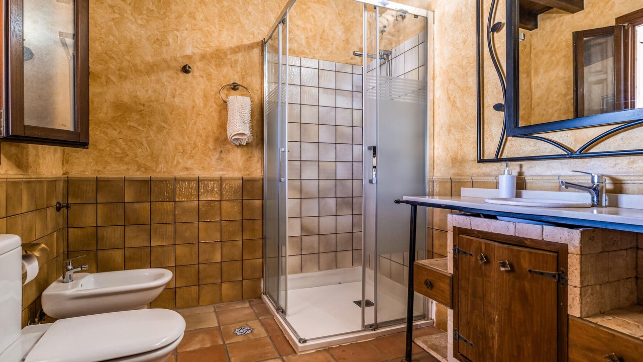 Photo of Bathroom in Salar