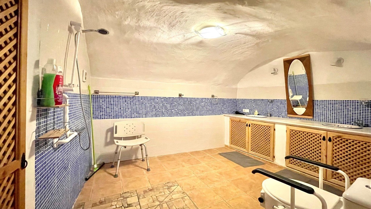 Photo of Bathroom in Cullar