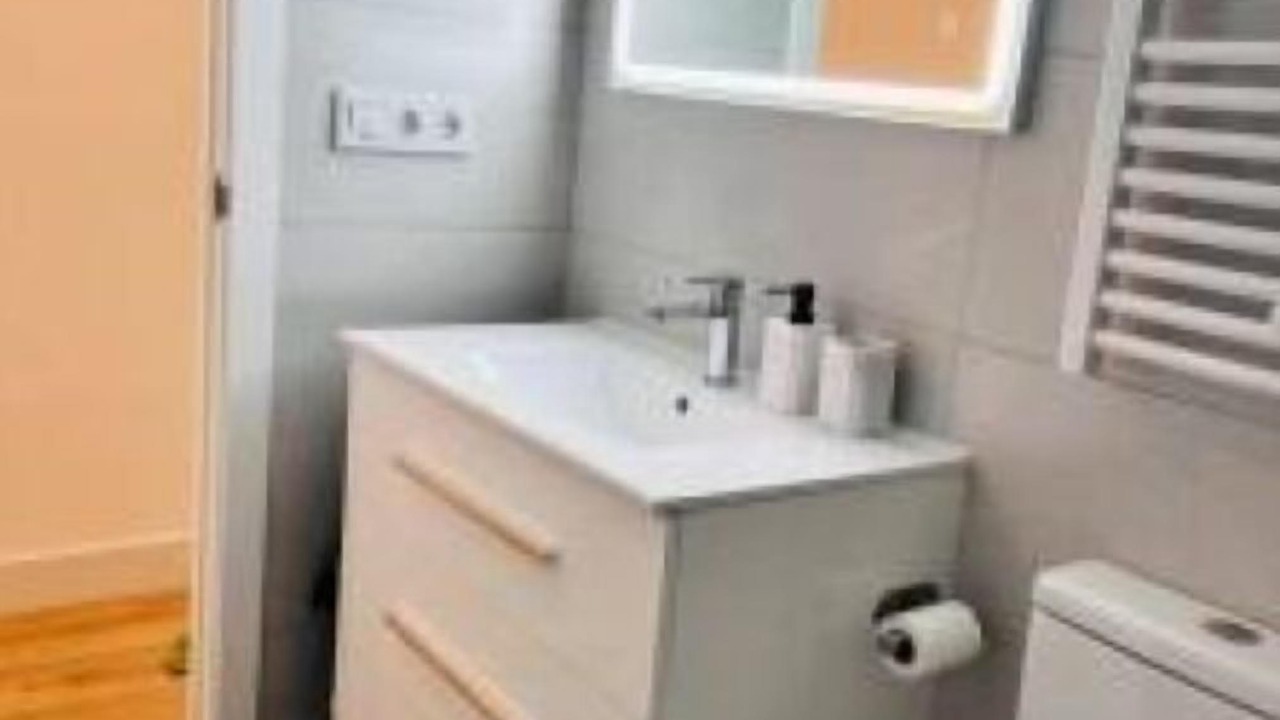 Photo of Bathroom in Central District