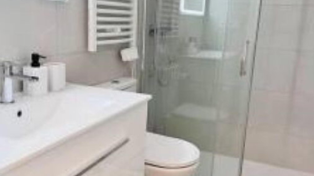 Photo of Bathroom in Central District