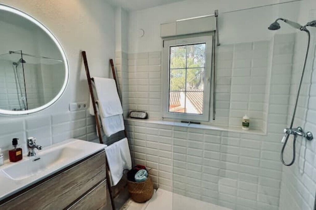 Photo of Bathroom in Albunuelas