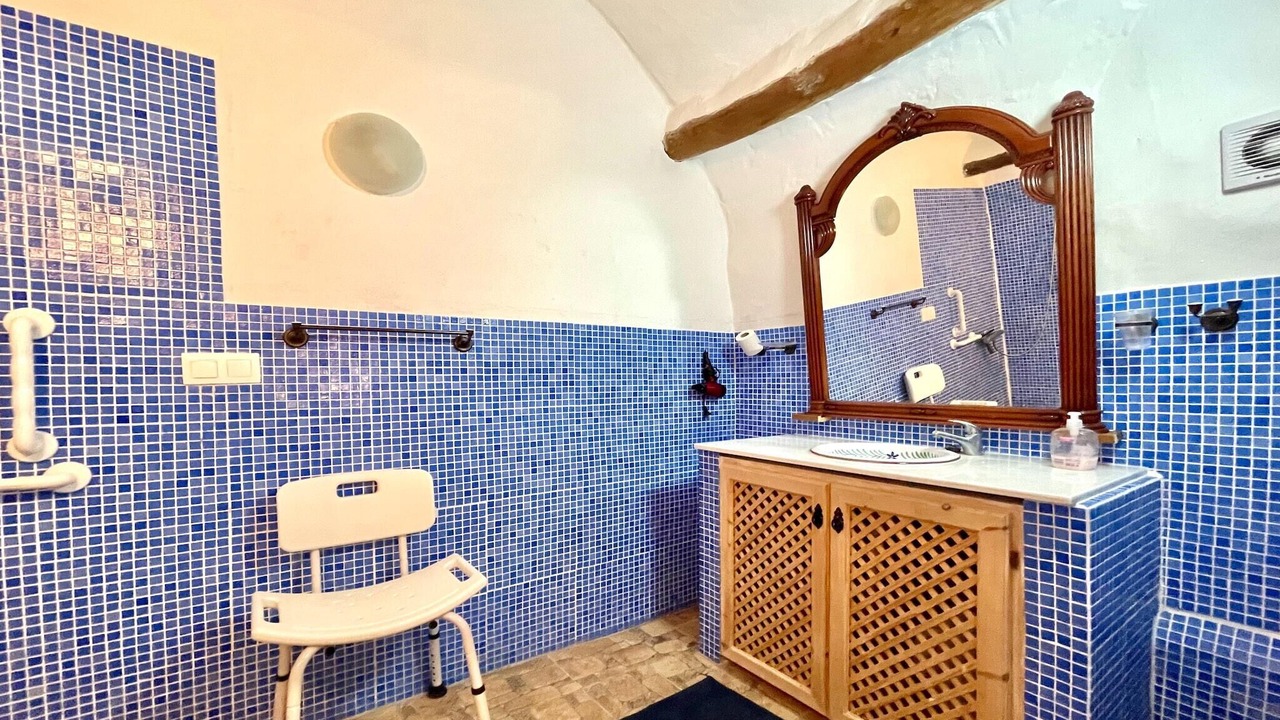 Photo of Bathroom in Cullar