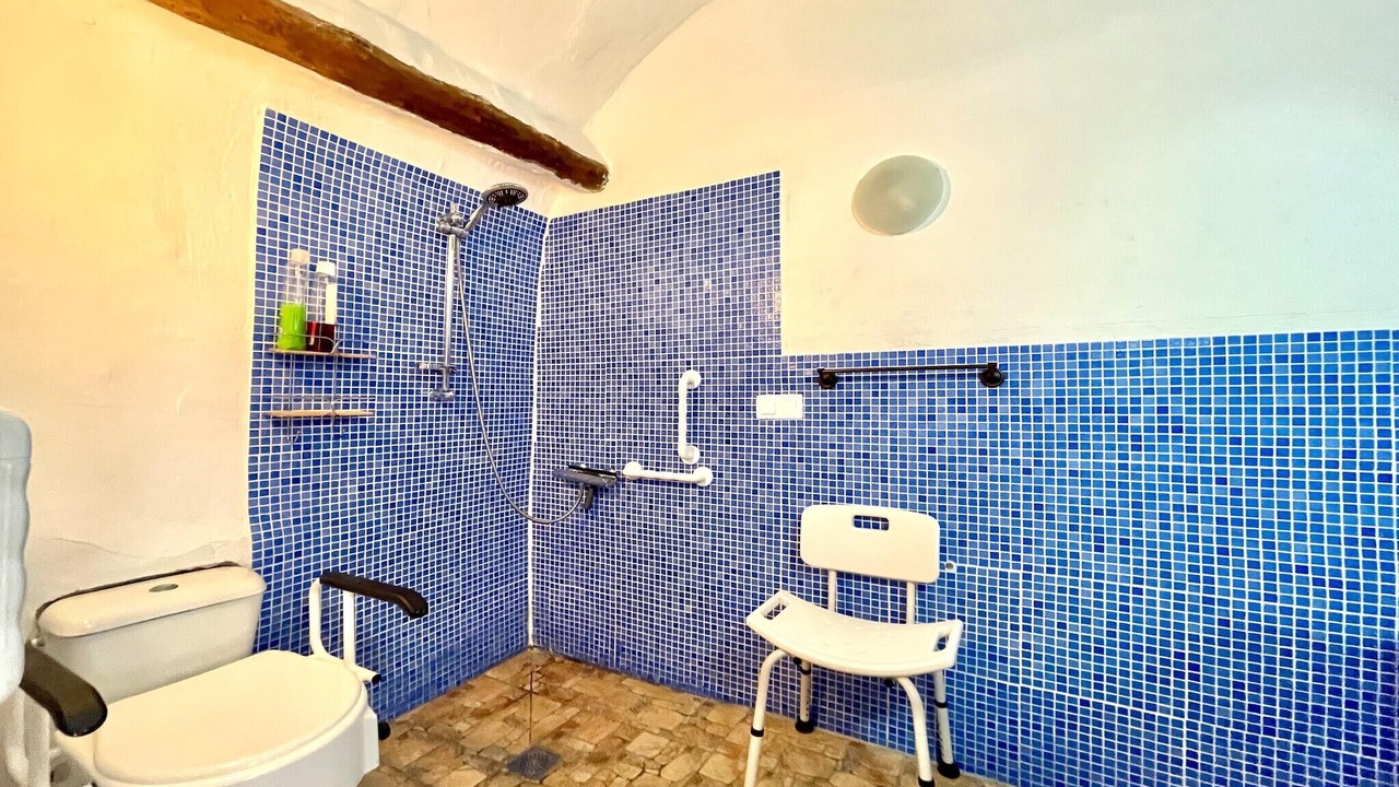 Photo of Bathroom in Cullar