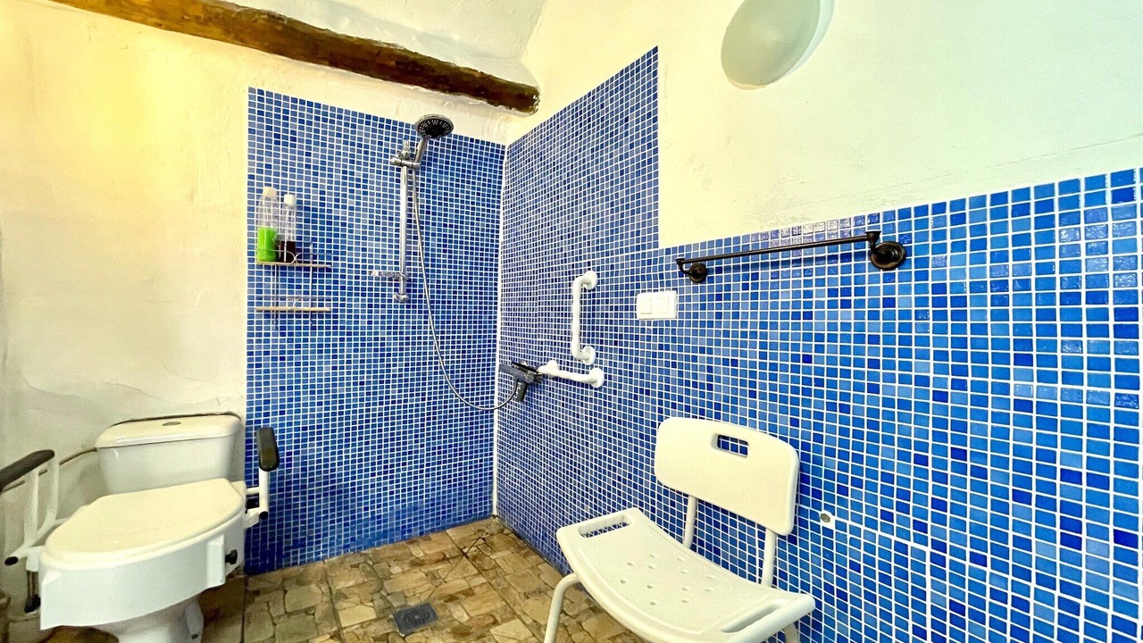 Photo of Bathroom in Cullar