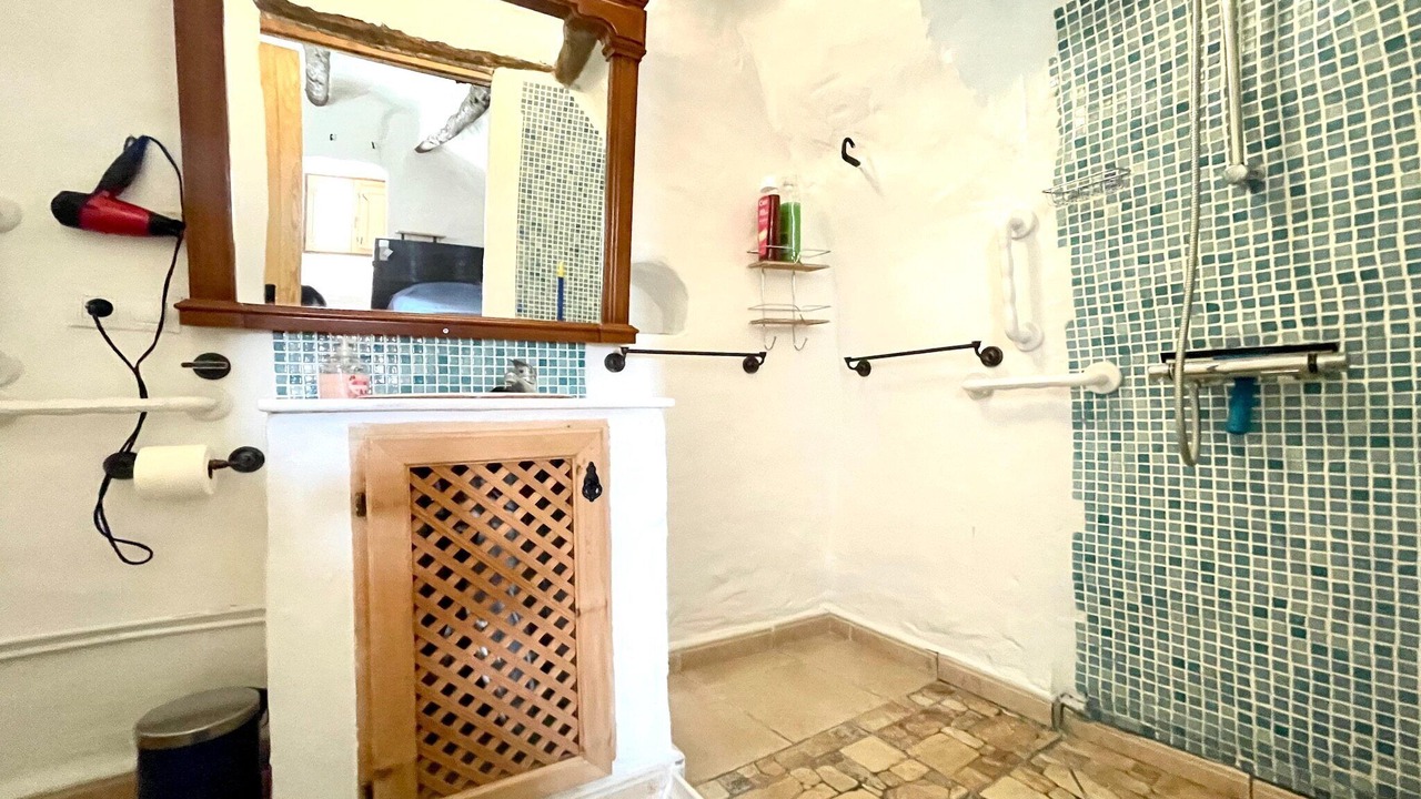 Photo of Bathroom in Cullar