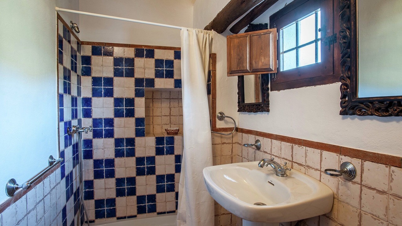 Photo of Bathroom in Algarinejo