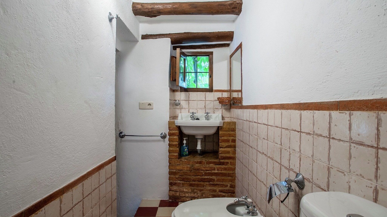 Photo of Bathroom in Algarinejo
