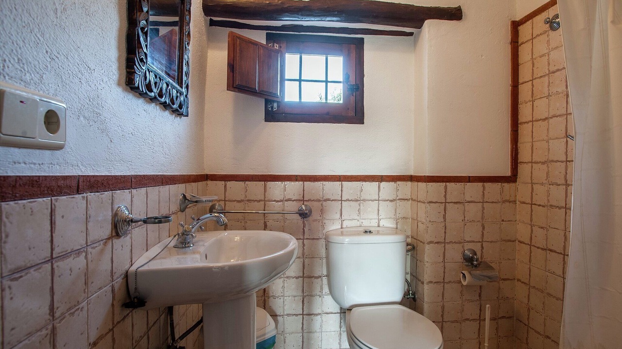 Photo of Bathroom in Algarinejo