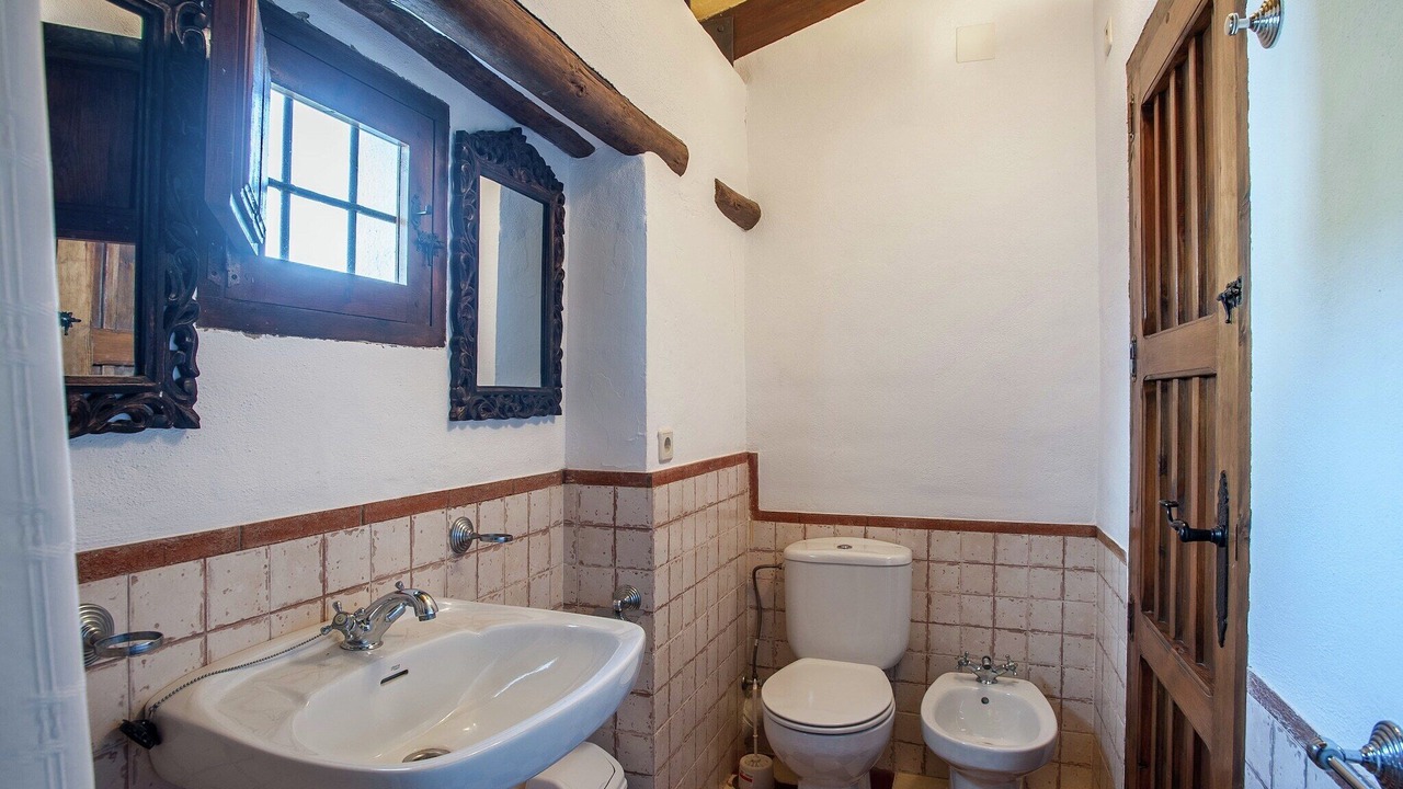 Photo of Bathroom in Algarinejo