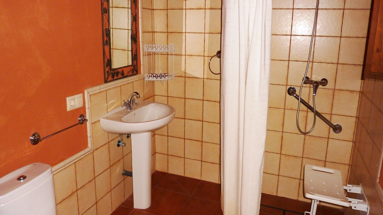 Photo of Bathroom in Algarinejo