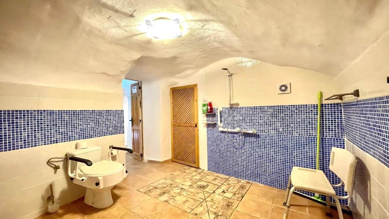 Photo of Bathroom in Cullar