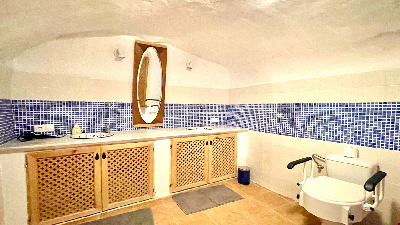 Photo of Bathroom in Cullar