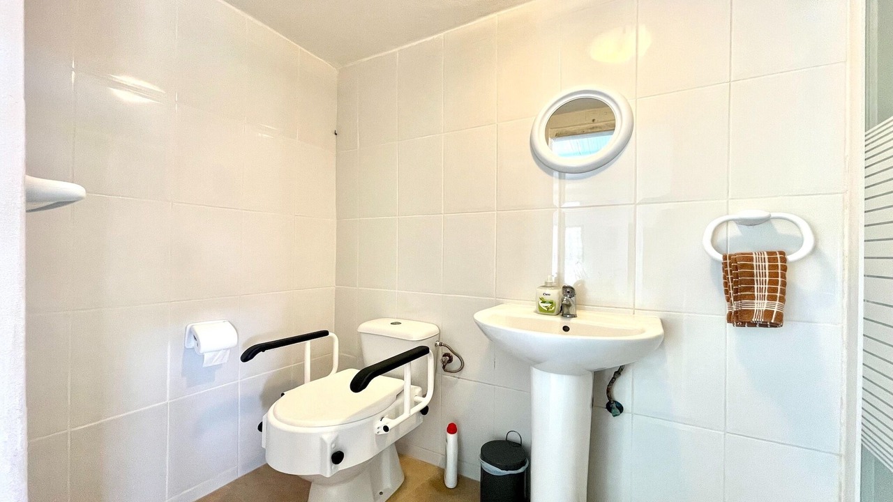 Photo of Bathroom in Cullar