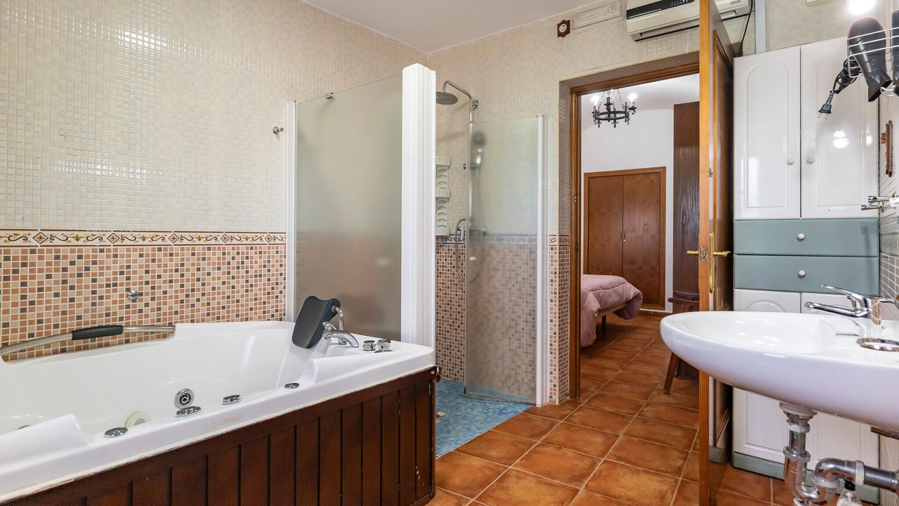 Photo of Bathroom in Cortes y Graena