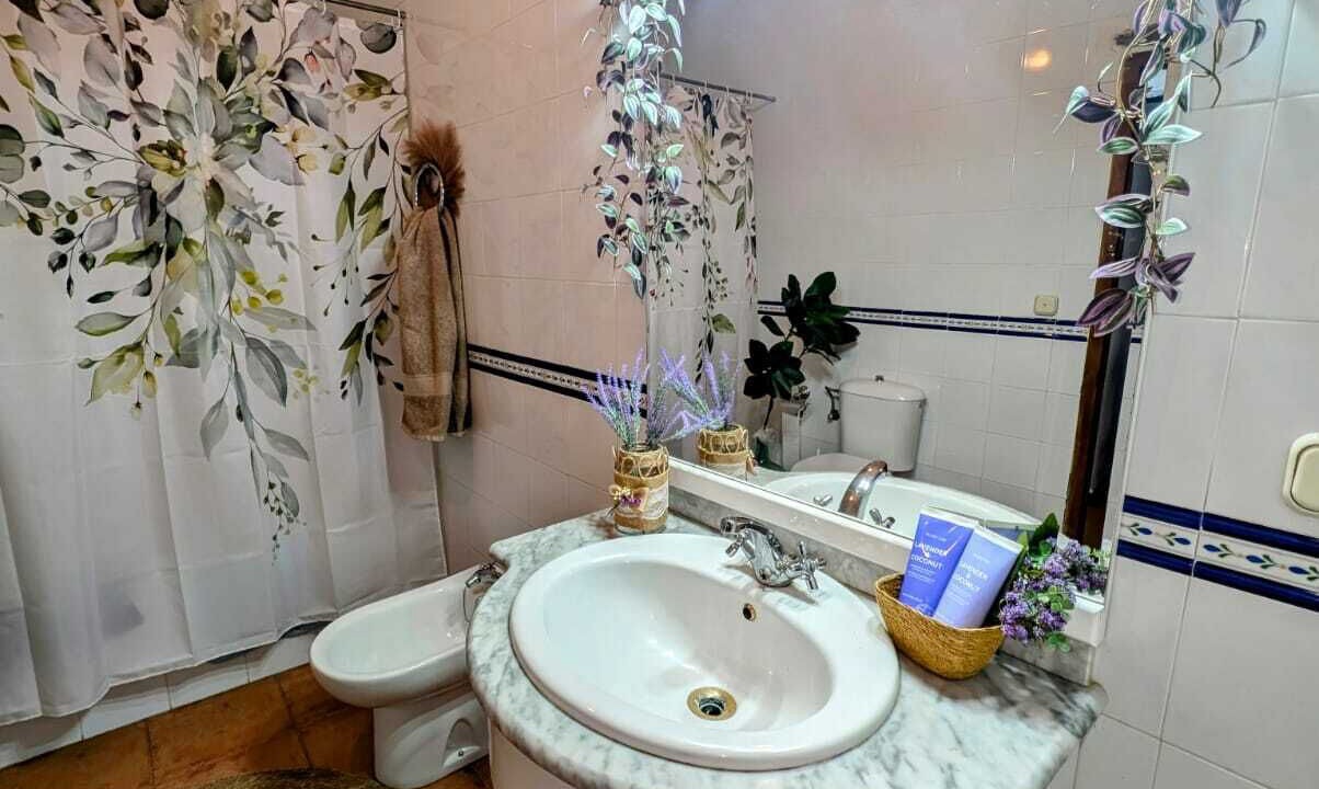 Photo of Bathroom in Mecina Fondales