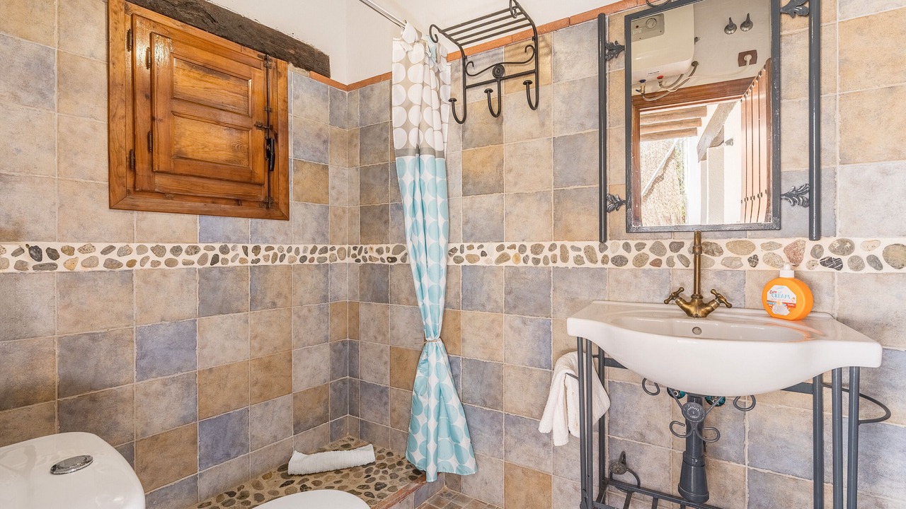 Photo of Bathroom in Algarinejo