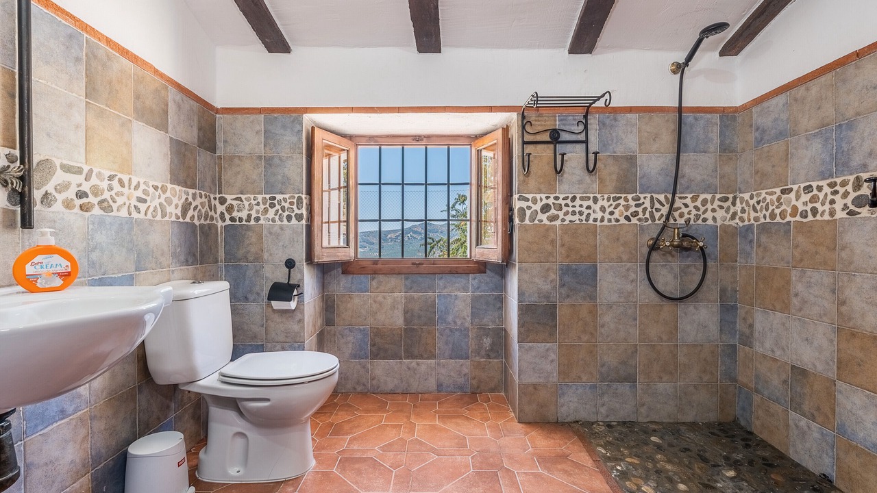 Photo of Bathroom in Algarinejo