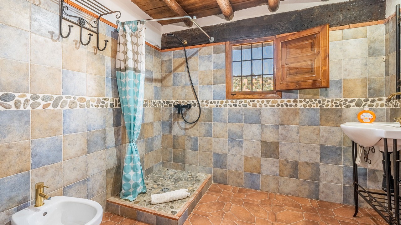 Photo of Bathroom in Algarinejo