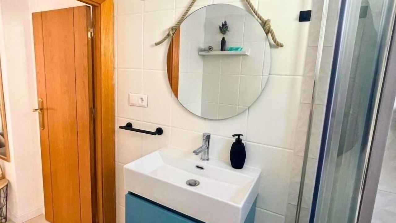 Photo of Bathroom in Central District
