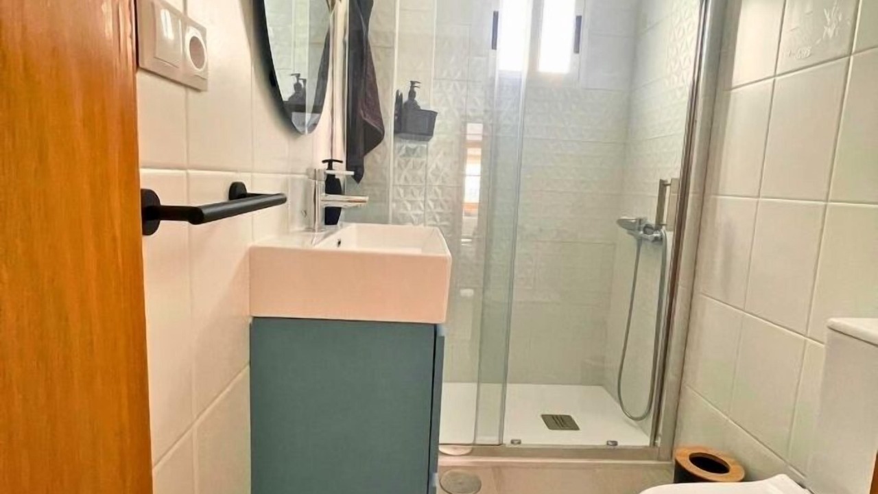 Photo of Bathroom in Central District