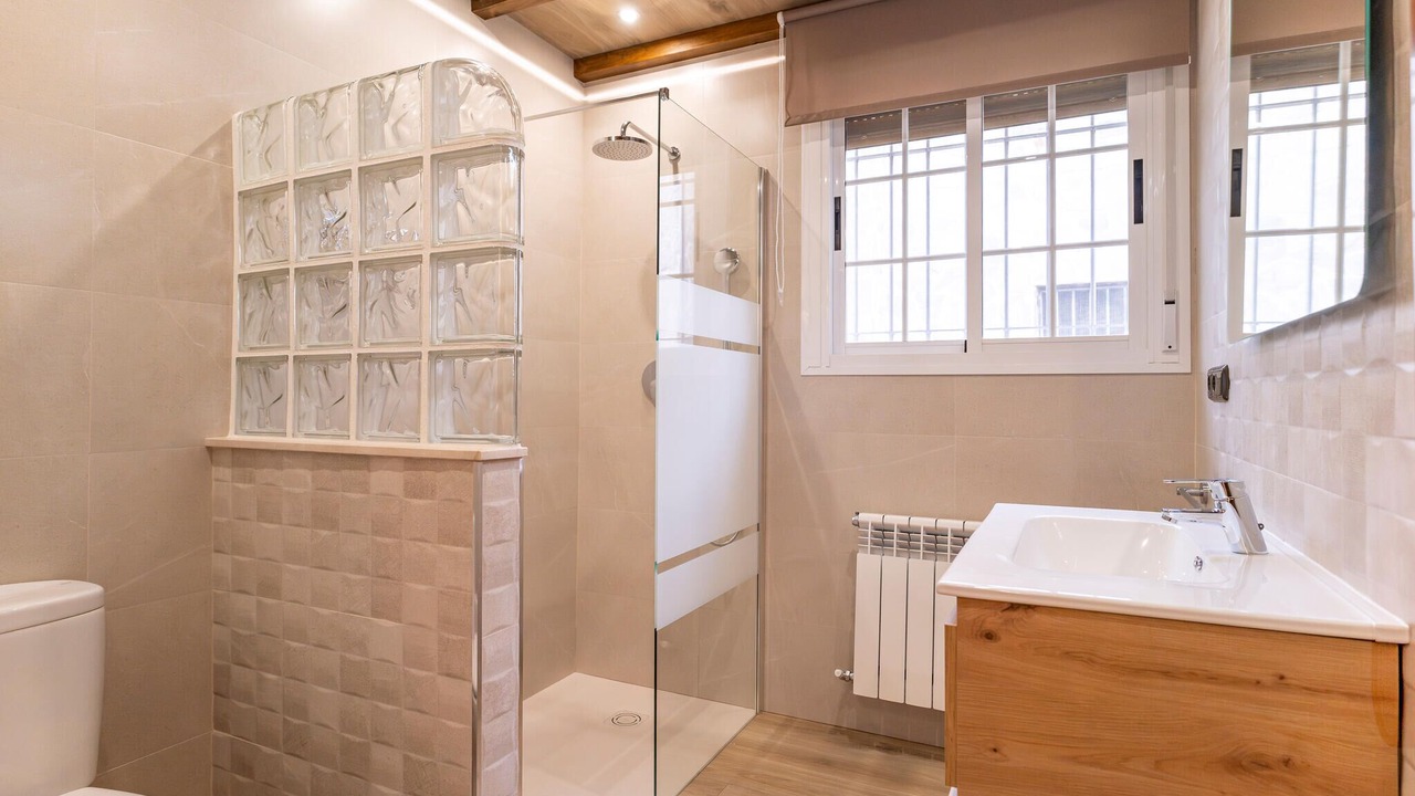 Photo of Bathroom in Algarinejo