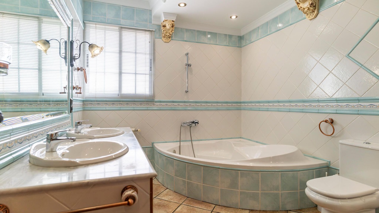 Photo of Bathroom in Algarinejo