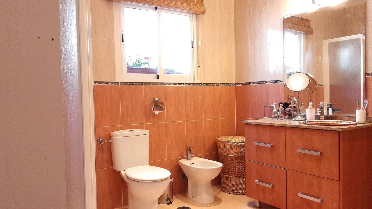 Photo of Bathroom in Albunol