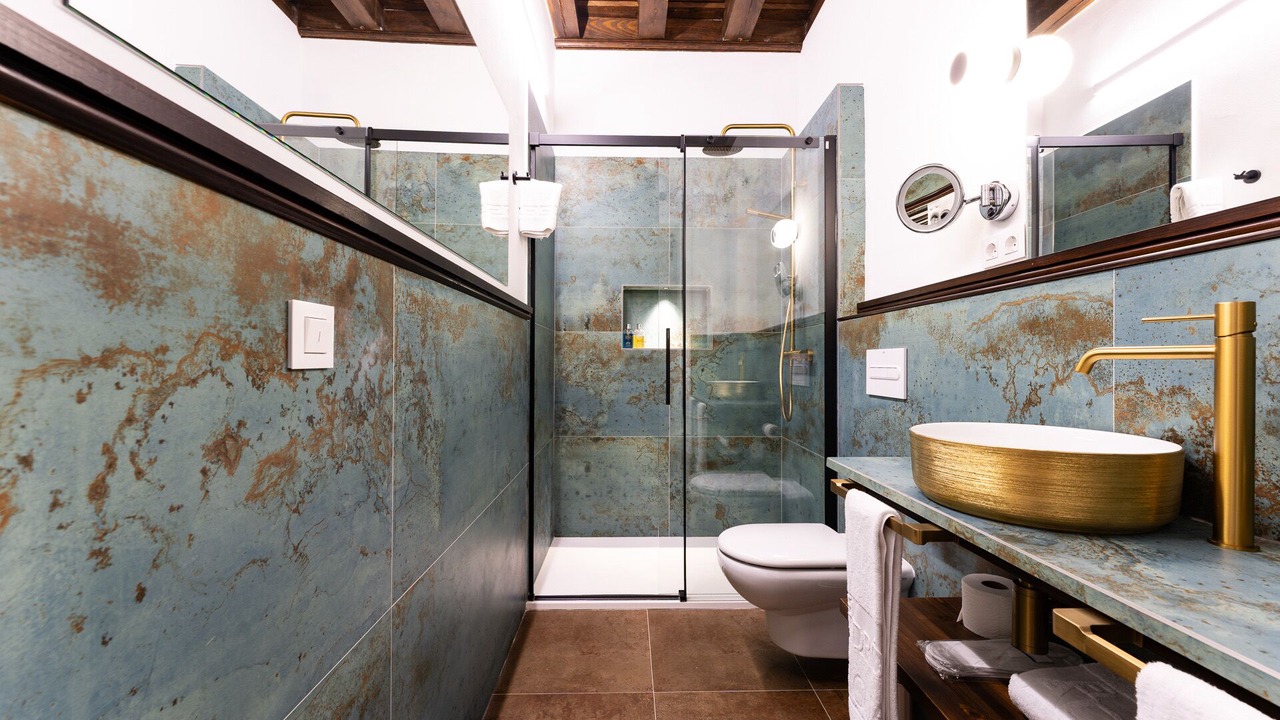 Photo of Bathroom in Central District