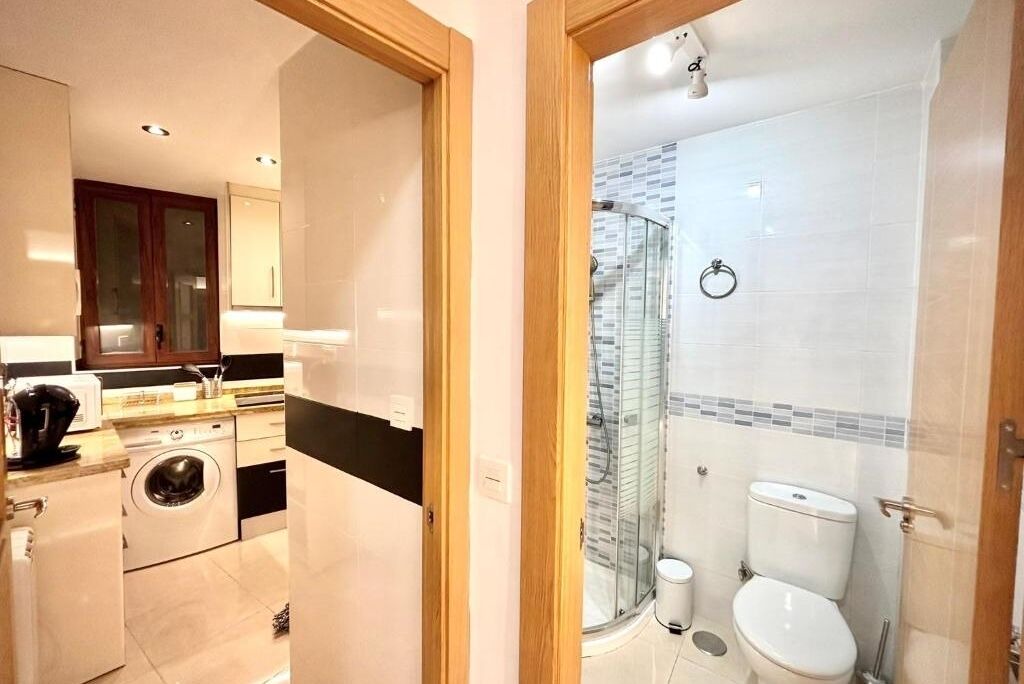 Photo of Bathroom in Central District