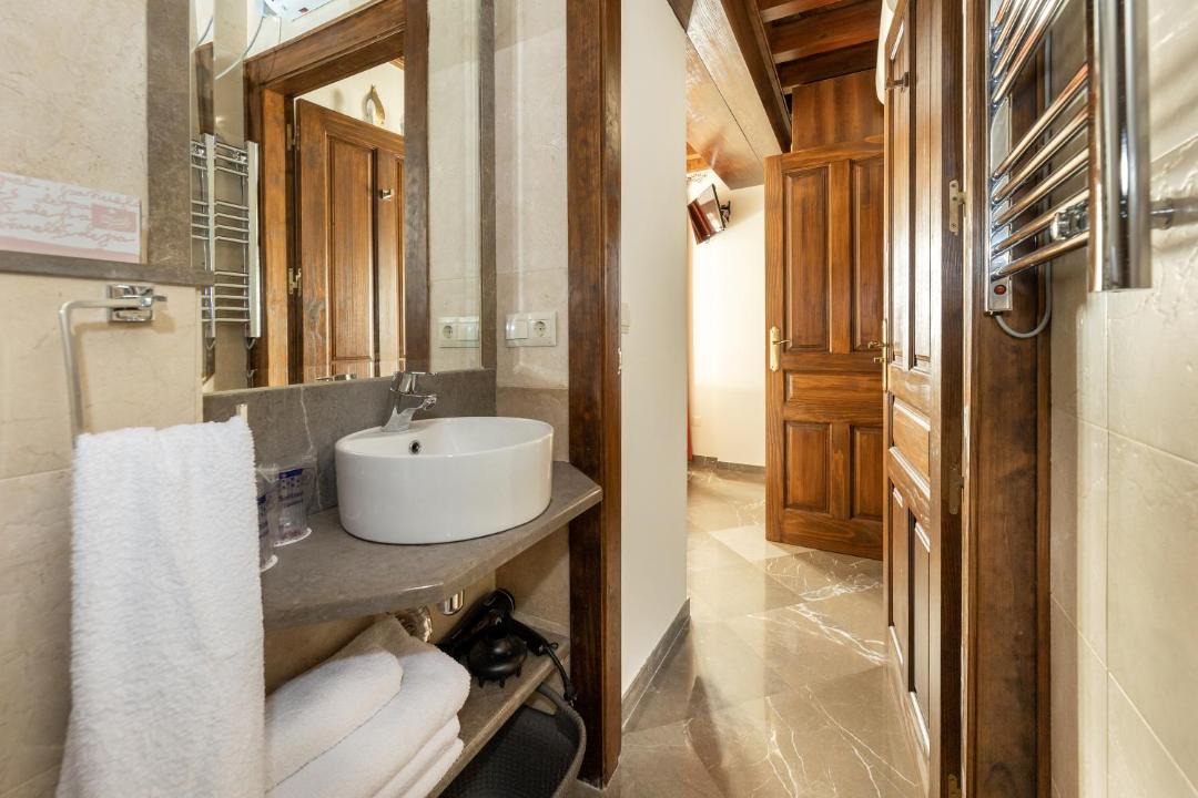 Photo of Bathroom in Central District