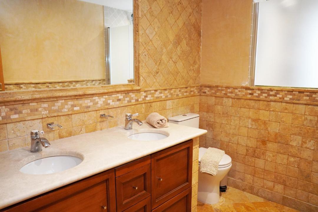 Photo of Bathroom in Cullar Vega