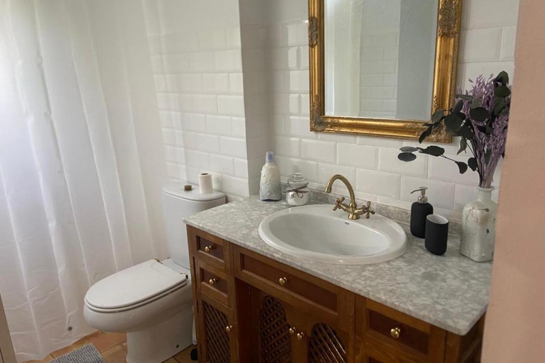 Photo of Bathroom in Central District