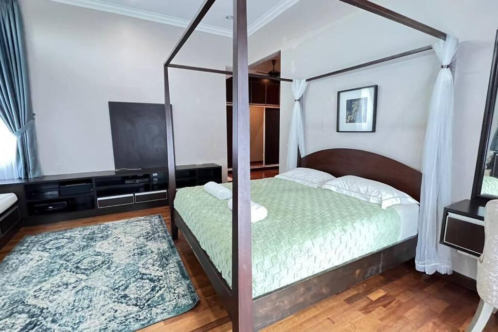Photo of Bedroom in Bukit Jelutong