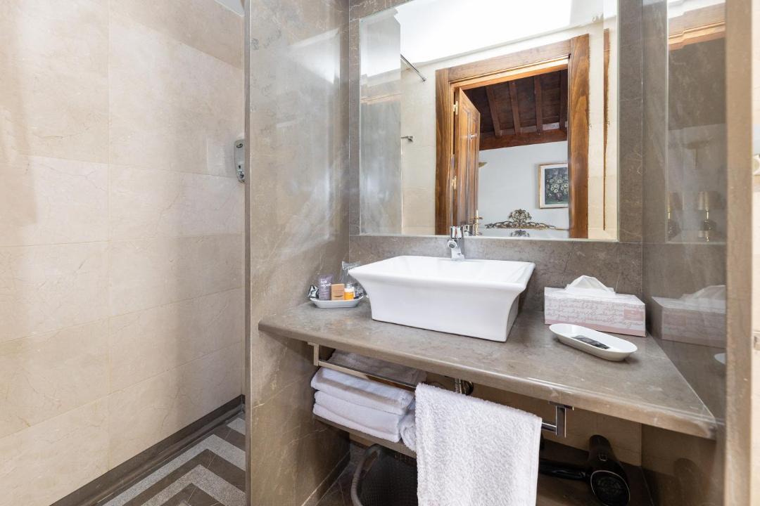 Photo of Bathroom in Central District