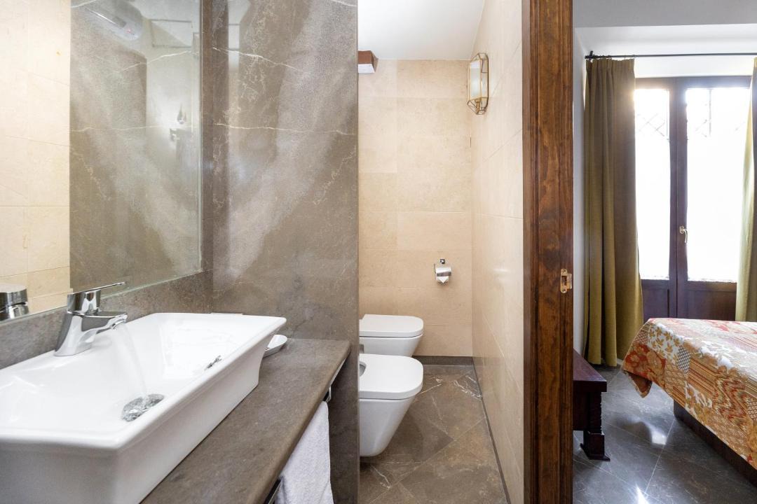 Photo of Bathroom in Central District
