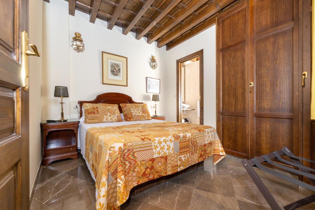 Photo of Bedroom in Central District