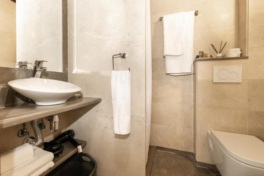 Photo of Bathroom in Central District