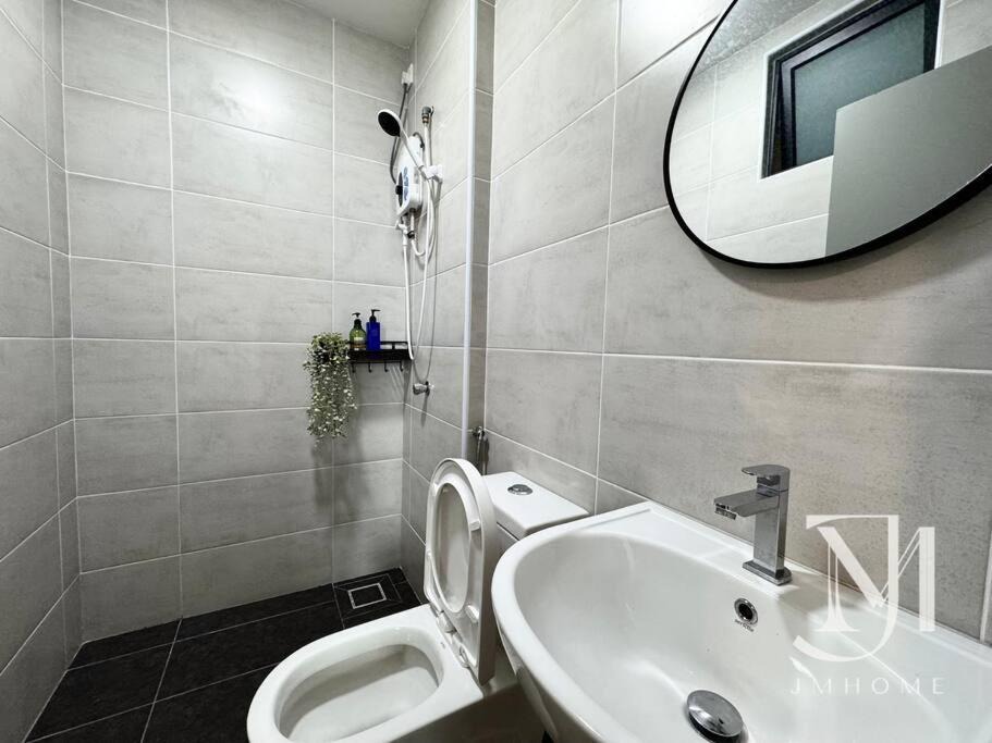 Photo of Bathroom in Kampung Bukit Dukong