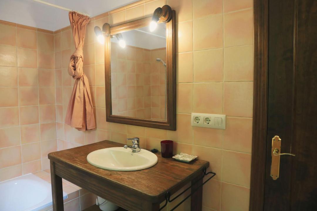 Photo of Bathroom in Alcutar
