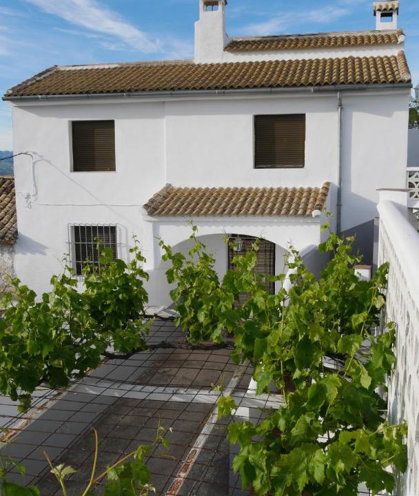 Photo of Buildings in Moclin